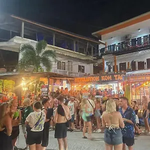 https://revolution.tophotelskohtao.com
